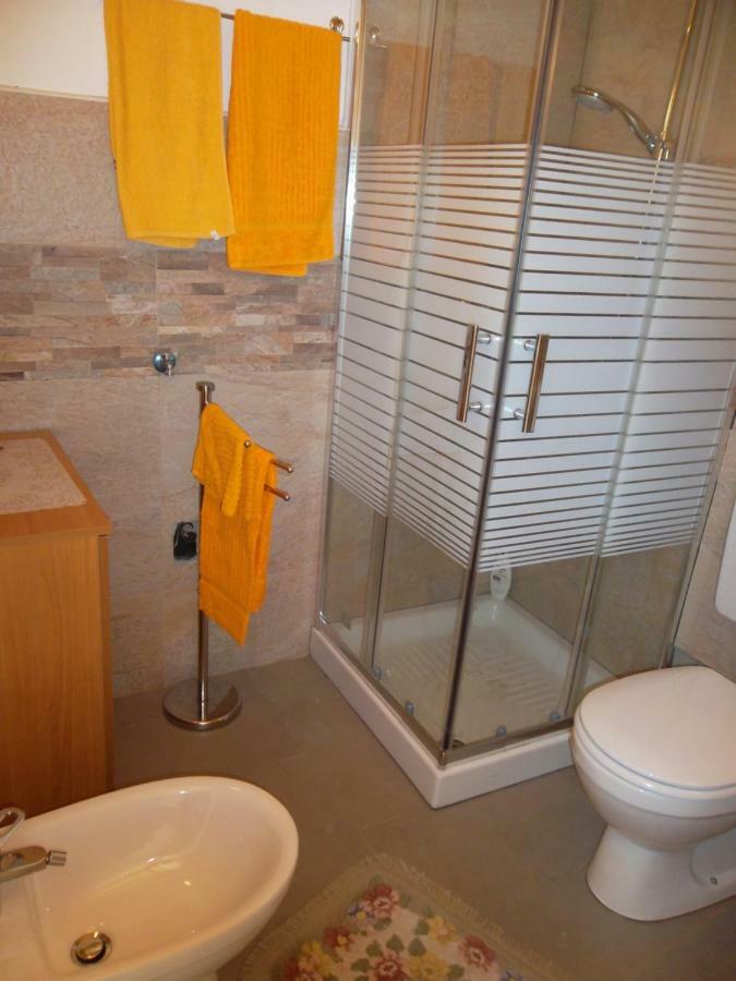Vesna Loft In Luino Apartment Bagian luar foto